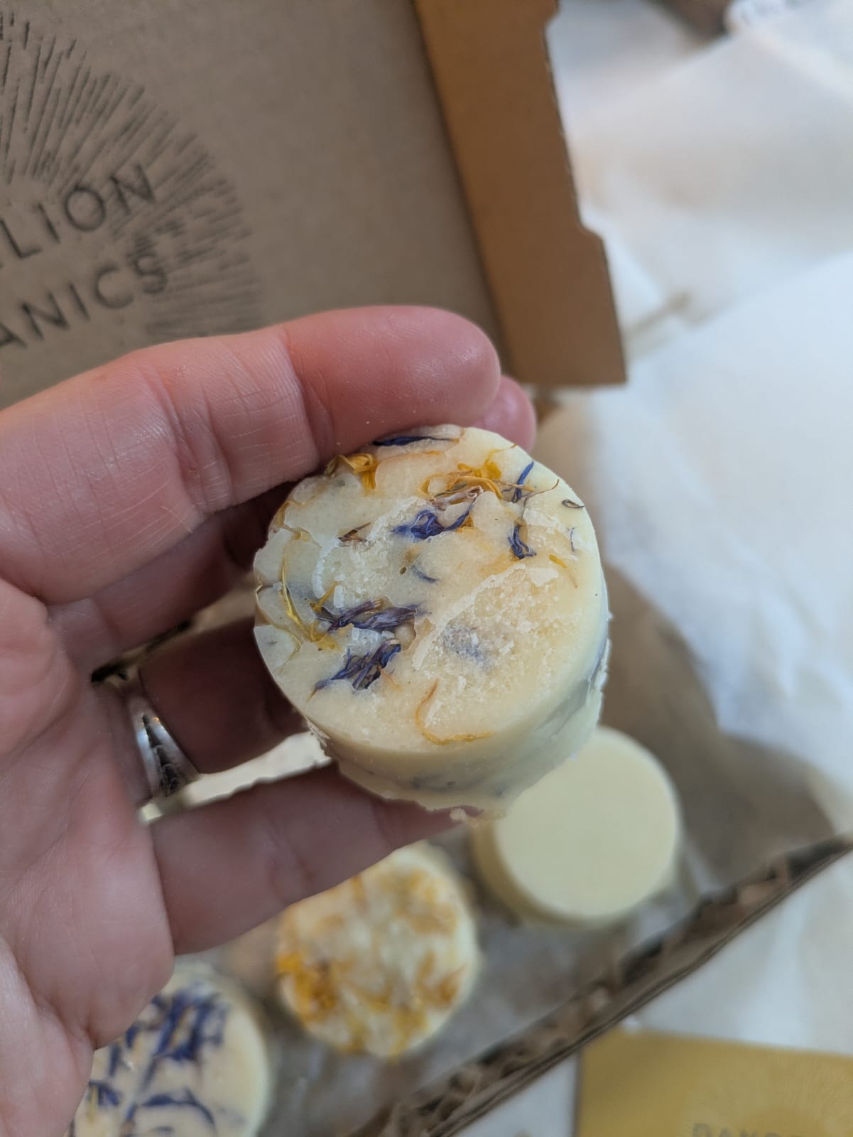 Moisturing Bath Truffles x4 image 1